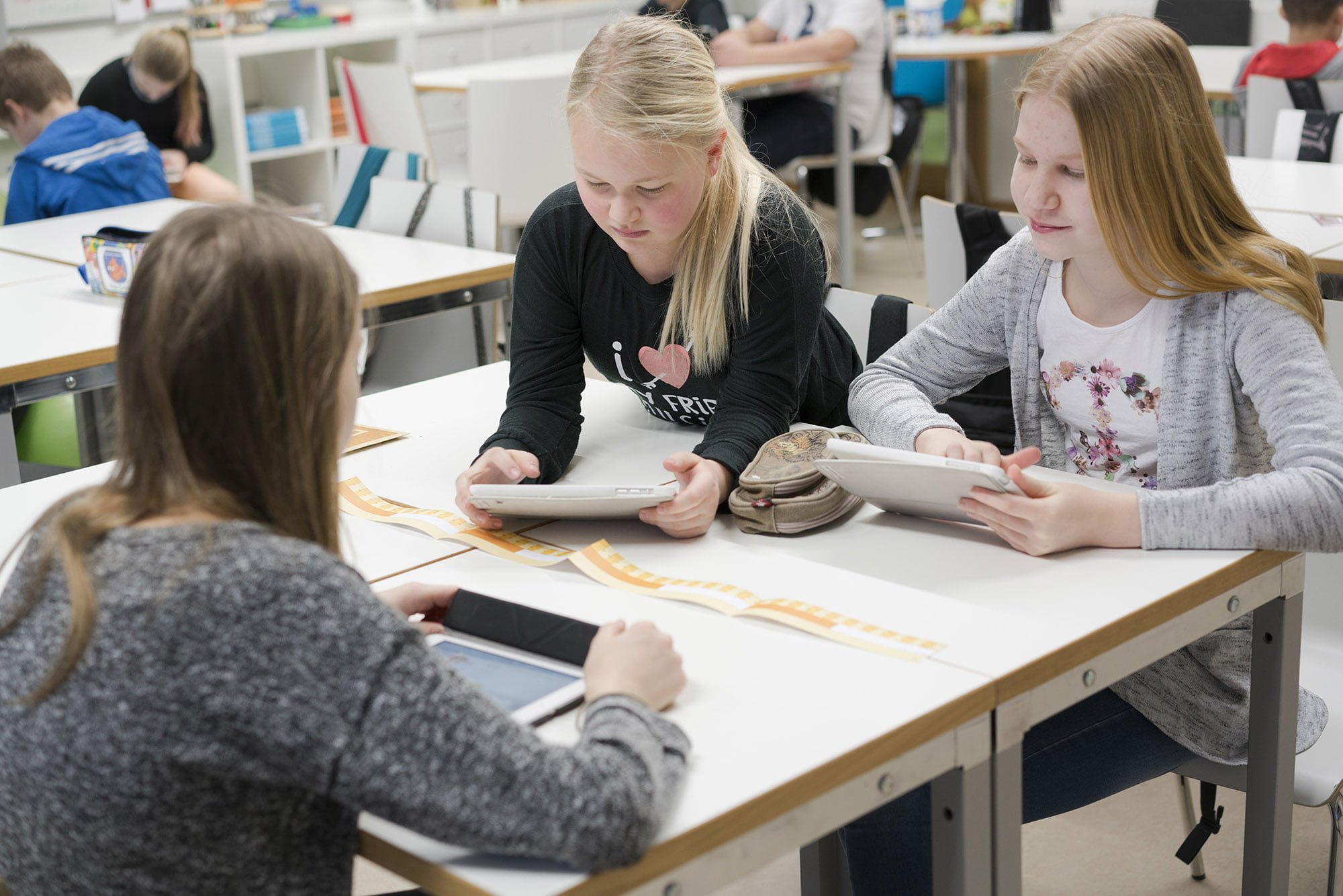 How does the Finnish curriculum support inclusive education?